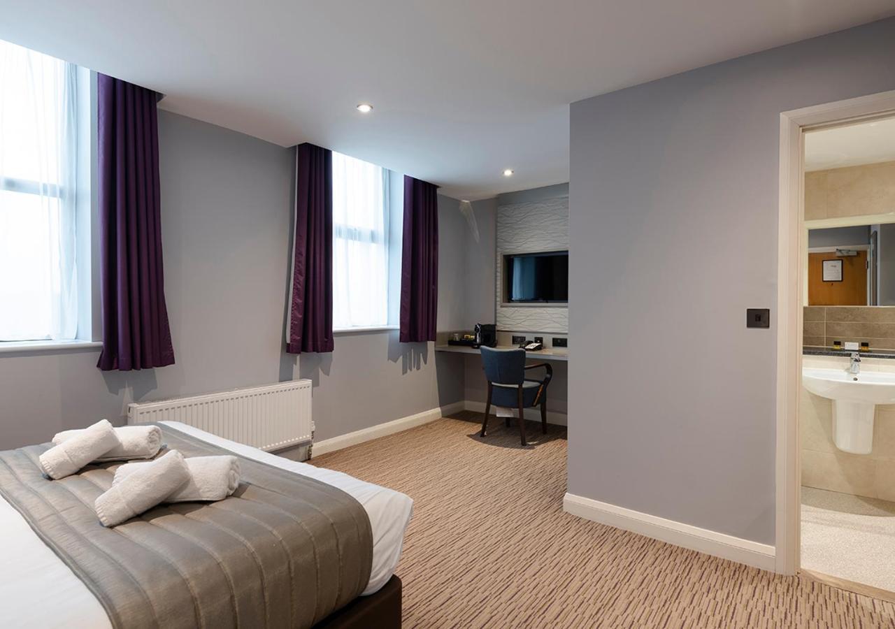 Hogs Back Hotel&Spa Farnham  Buitenkant foto