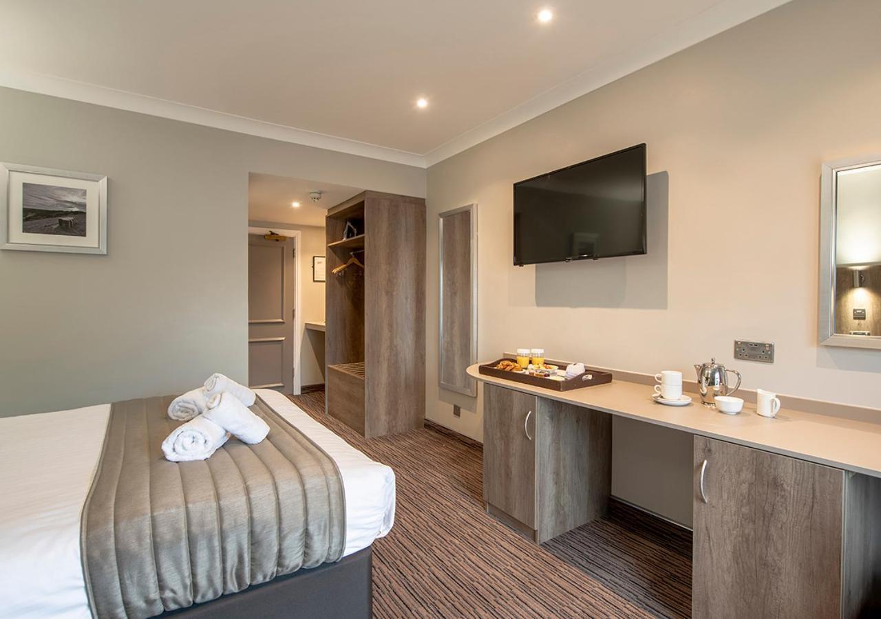 Hogs Back Hotel&Spa Farnham  Buitenkant foto