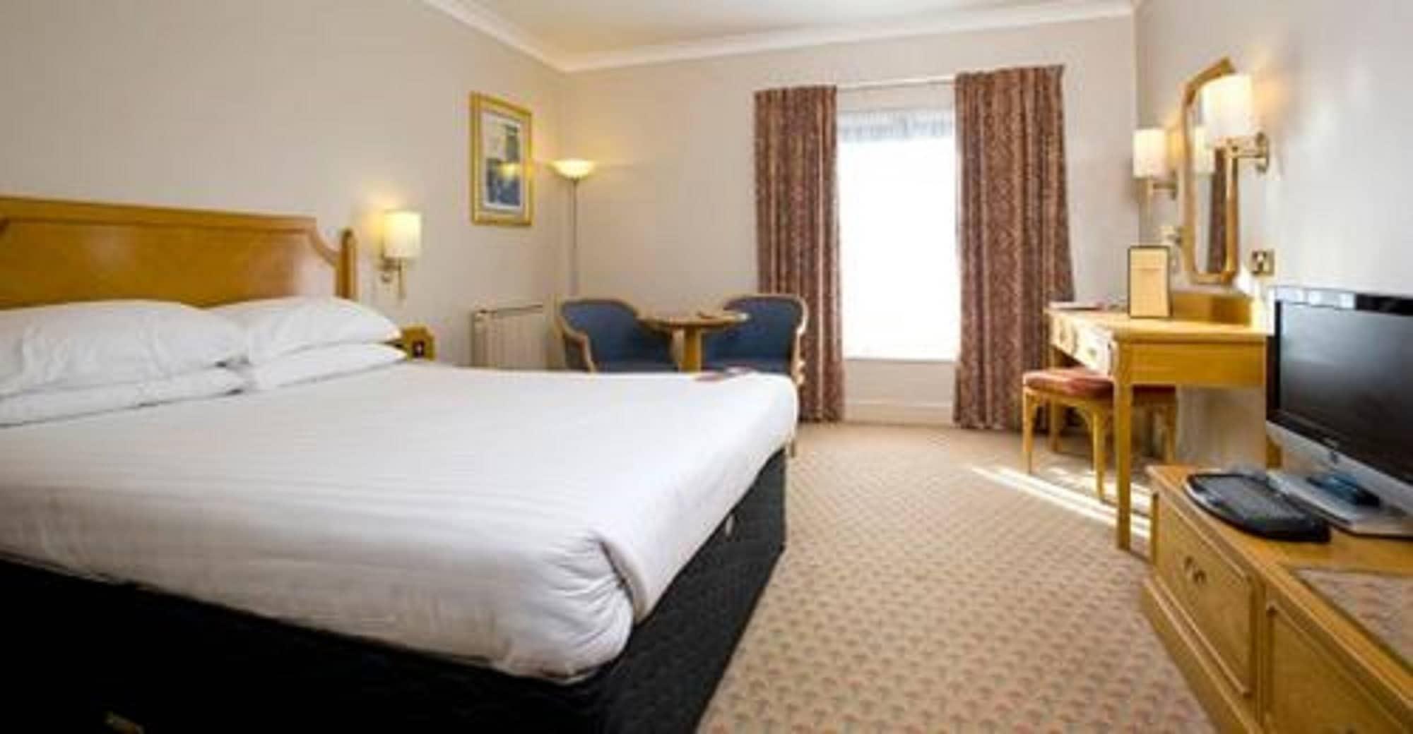 Hogs Back Hotel&Spa Farnham  Buitenkant foto