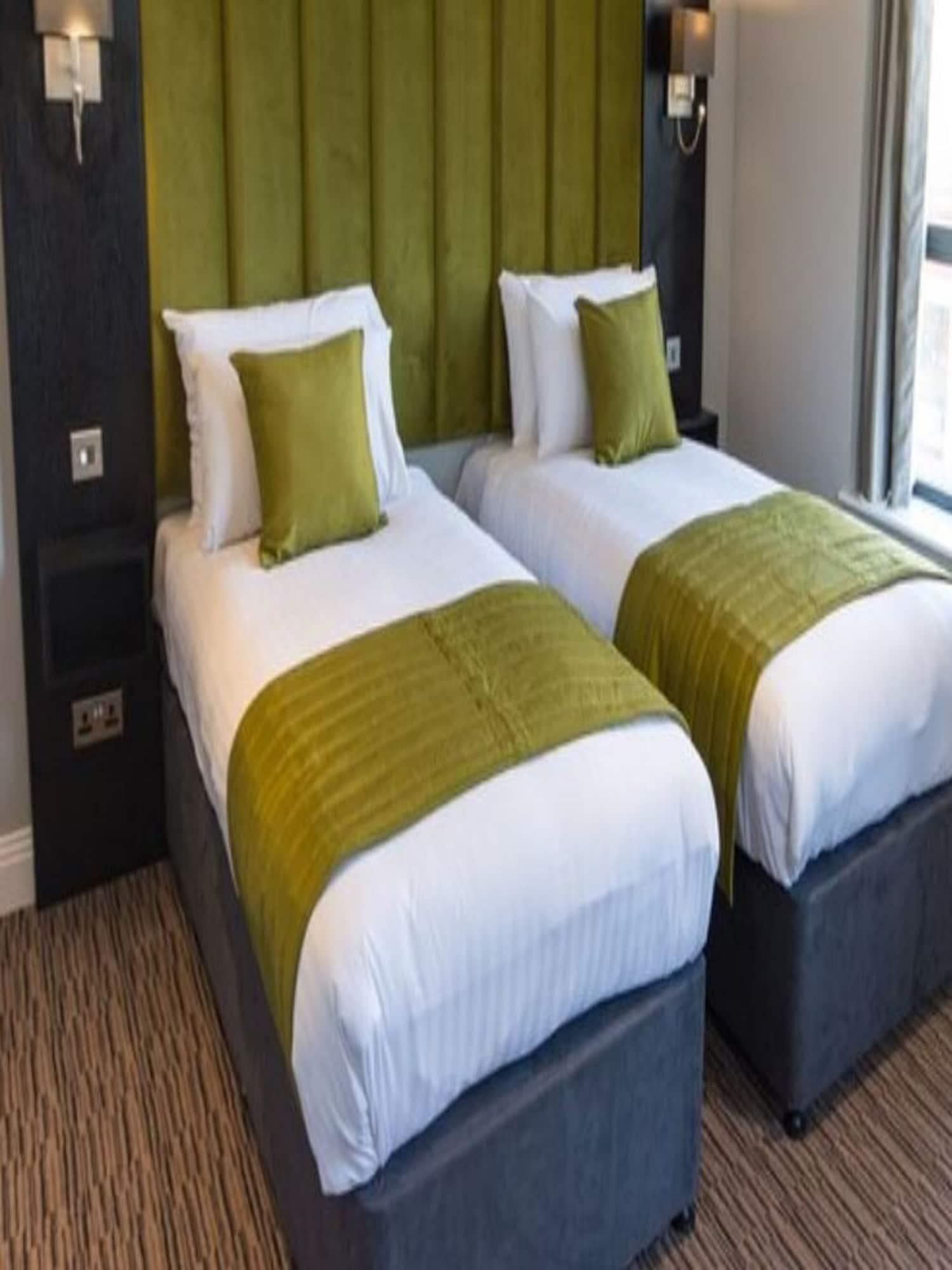 Hogs Back Hotel&Spa Farnham  Buitenkant foto