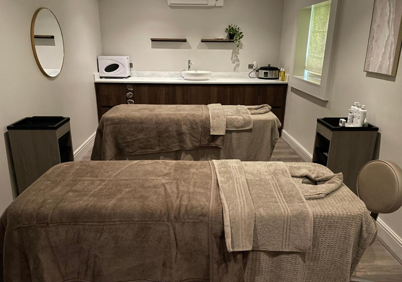 Hogs Back Hotel&Spa Farnham  Buitenkant foto